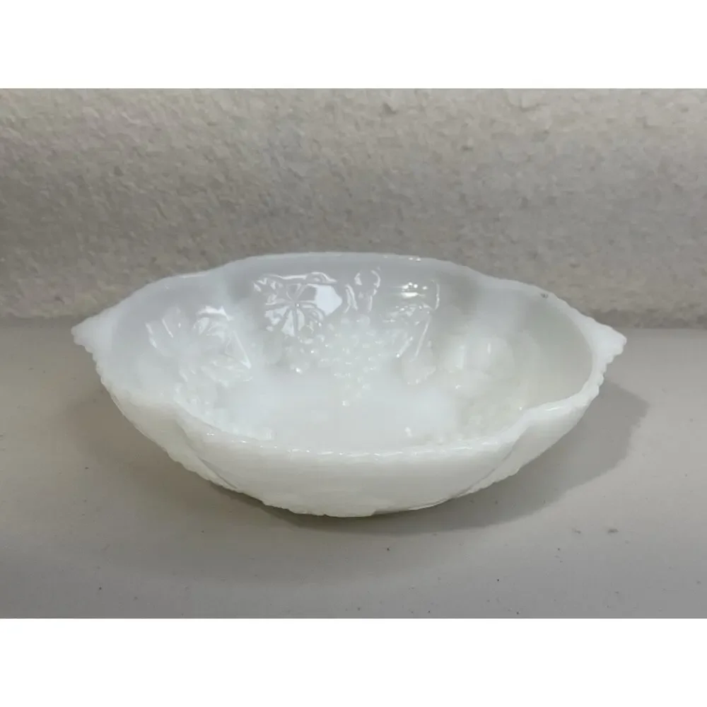 Vintage Anchor Hocking White Milk Glass Serving Bowl Grapes Pattern 10